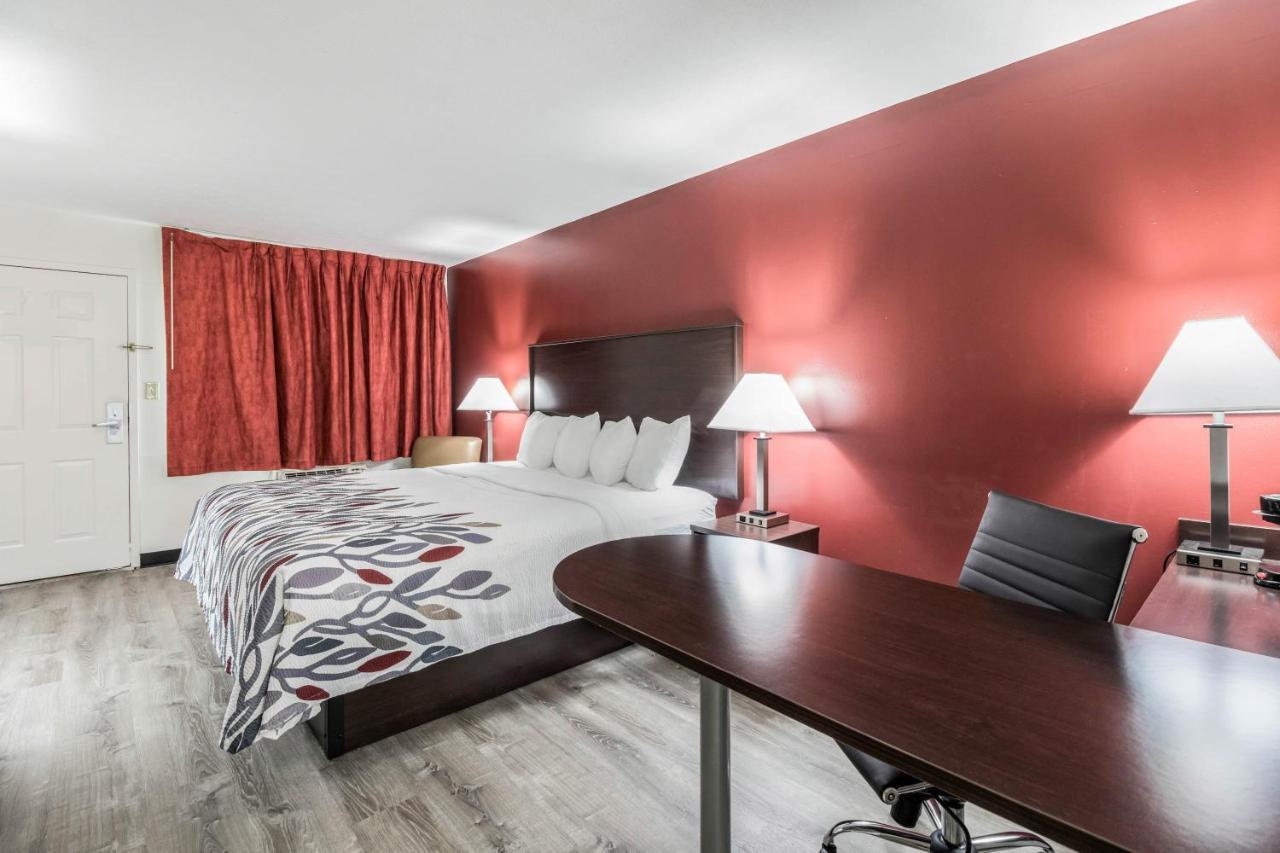 Red Roof Inn Cadiz Eksteriør billede